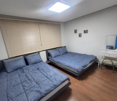 Itaewon Apartment | Stylish and Modern New Home #14