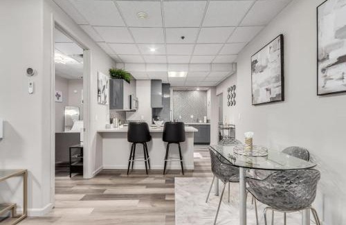 Fountain Hills House | Stylish and Prestigious - 2 Bed, 2 Bath On The Avenue