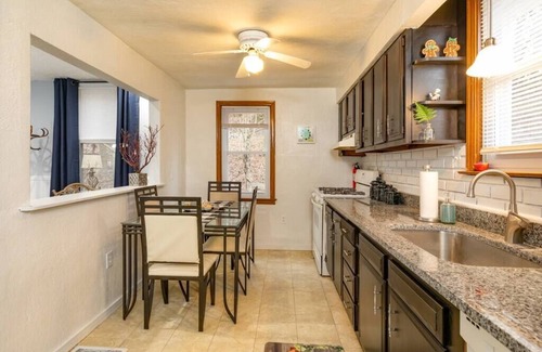 Pittsburgh Apartment | Stylish and Refined with Easy City Access