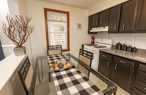 Pittsburgh Apartment | Stylish and Refined with Easy City Access