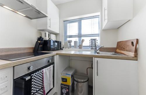 Chase Apartment | Stylish and Snug Studio