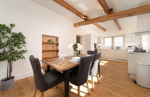 Hele Cottage | Stylish and spacious countryside cottage, sleeps 4, with hot tub near coast.