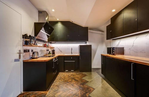 Porte-Saint-Martin Apartment | Stylish and sunny 7BD with garden for 17 guests!