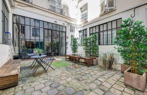Porte-Saint-Martin Apartment | Stylish and sunny 7BD with garden for 17 guests!