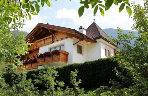 Laion Apartment | Stylish apartment (A) in Haus Rabanser*-in the heart of the Dolomites/Val Gardena/Grödnertal
