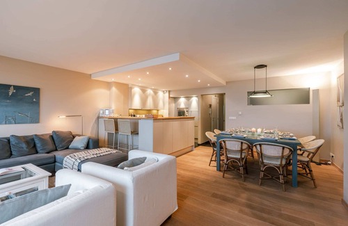 Duinbergen Apartment | Stylish apartment with frontal seaview and parking