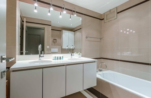 Duinbergen Apartment | Stylish apartment with frontal seaview and parking