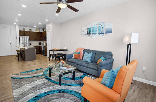 Draper Apartment | Stylish Apartment - Hottub/Parking/Gym/FastWifi/PetFriendly/Coffee Provided