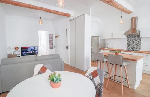 Antibes Old Town Apartment | Stylish apartment in the Old Town, with AC.