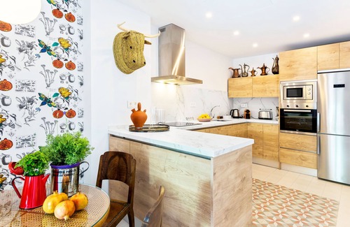 Central District Apartment | Stylish apartment in wonderful location. Romanilla