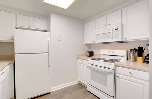 Ballston Apartment | Stylish Apartment Perfect to Business Travels!