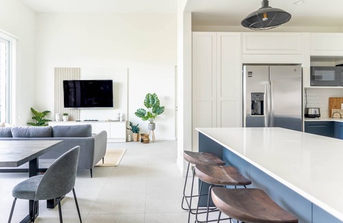 Escazu Apartment | Stylish Apartment w/Workspace, Pool & Gym