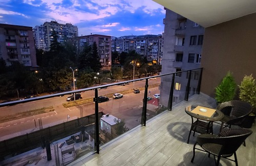 Saburtalo Apartment | Stylish Apartment with Terrace