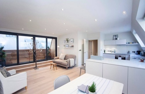 Bath Apartment | Stylish Apt in Heart of Georgian Bath (WST)