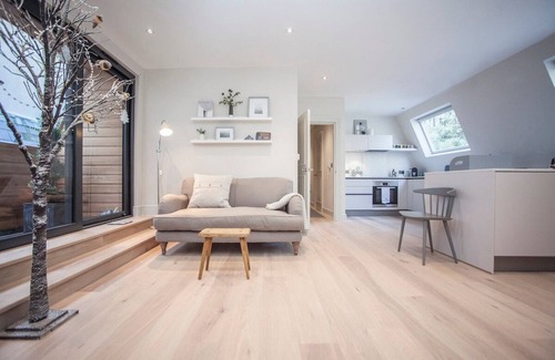 Bath Apartment | Stylish Apt in Heart of Georgian Bath (WST)