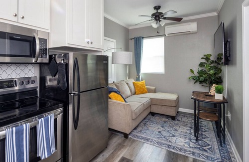 Downtown Little Rock Apartment | Stylish Apt | King Bed + Parking + Family Friendly
