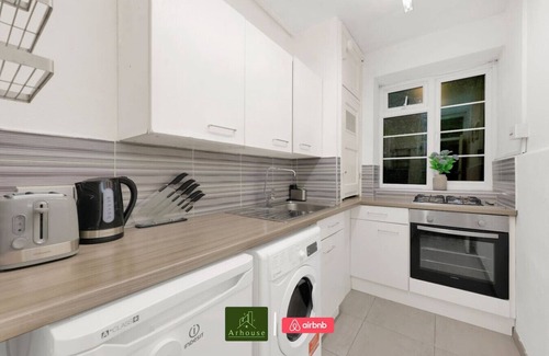 Mildmay Apartment | Stylish Apt w Kingsize Bed near Arsenal FC Stadium