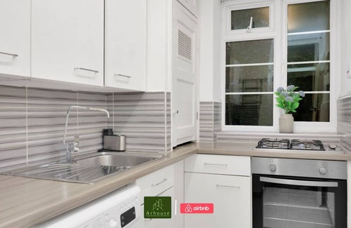 Mildmay Apartment | Stylish Apt w Kingsize Bed near Arsenal FC Stadium