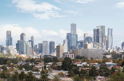 Brunswick East Apartment | Stylish Apt w/Stunning Rooftop Views & Hot Tub