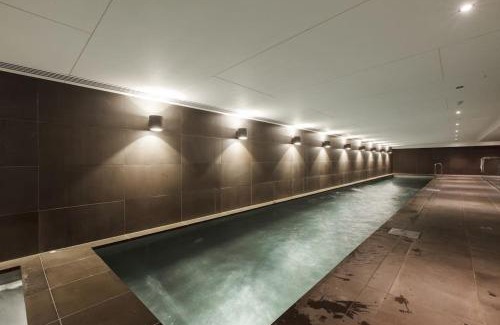 Brunswick East Apartment | Stylish Apt w/Stunning Rooftop Views & Hot Tub