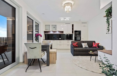 Gasperich Apartment | Stylish Apt with Balcony, WiFi & Free Parking