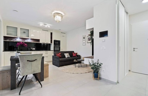 Gasperich Apartment | Stylish Apt with Balcony, WiFi & Free Parking