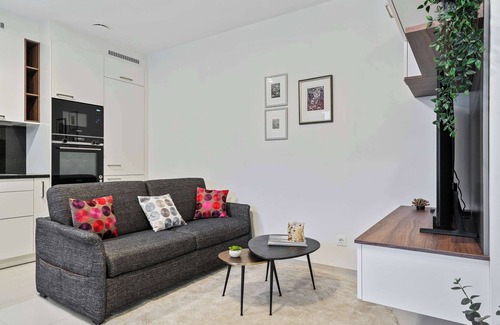 Gasperich Apartment | Stylish Apt with Balcony, WiFi & Free Parking