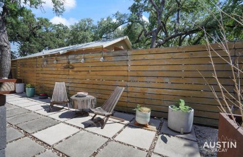 North University Apartment | Stylish Austin Retreat w Luxurious King Bed and WD