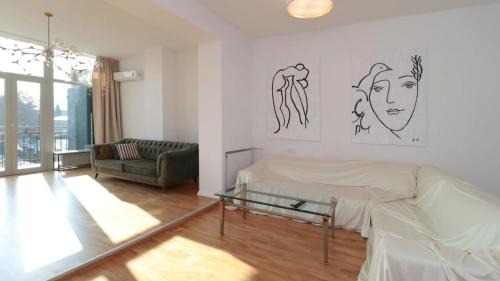 Chugureti Apartment | Stylish & Authentic 2BR Retreat in Central Tbilisi - Wehost