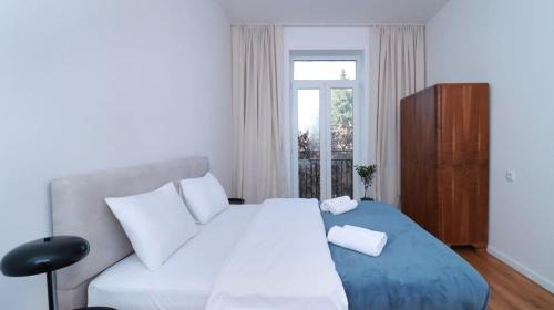 Chugureti Apartment | Stylish & Authentic 2BR Retreat in Central Tbilisi - Wehost