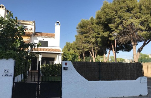 Cubelles House | Stylish Beach House 600m to sea