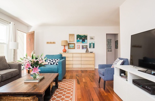 Pierpont Bay House | Stylish Beach House, 7 Houses from Sandy Pierpont Beach