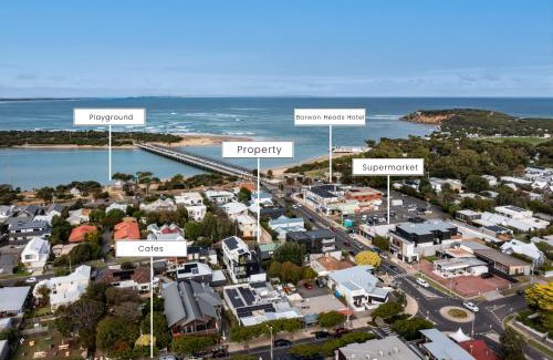 Barwon Heads House | Stylish Beach House Retreat - Close to River & Shops