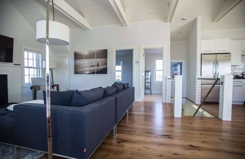 Surfside House | Stylish beach-house with ocean view