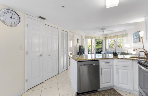 St. Pete Beach Condo | Stylish Beach Oasis | Top Perks Included