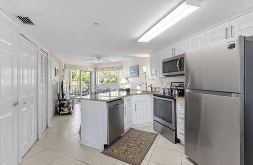 St. Pete Beach Condo | Stylish Beach Oasis | Top Perks Included