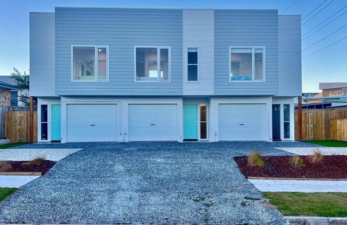 Redcliffe House | Stylish Beach Retreat Horses & Coastal Charm