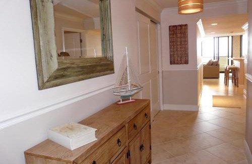 Marco Island House | Stylish beachfront condo with spa/pool and ocean views