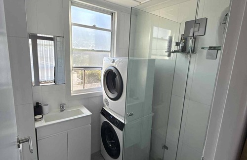 Woollahra Apartment | Stylish Bondi Junction Apartment with Iconic Harbour Views & Modern Comforts