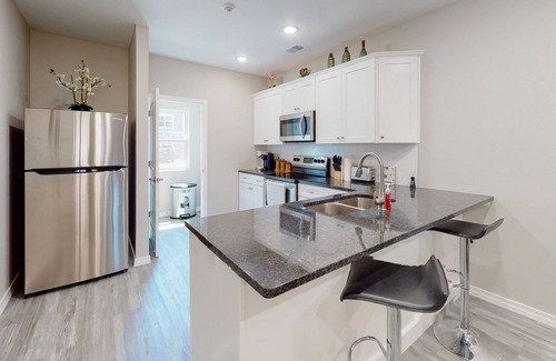 Branson Condo | Stylish Branson home with pool, AC, & no stairs - 5 minutes to Branson strip