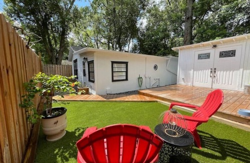 Avondale House | Stylish Bungalow Near Dining, Parks & Entertainmentn