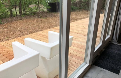 Gasselte House | Stylish bungalow near beautiful swimming hole