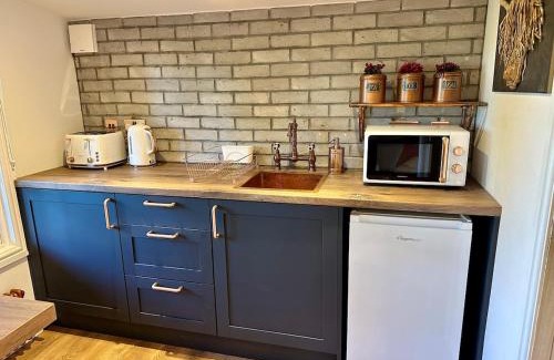 Kirkmichael House | Stylish Cabin with Countryside Views and King Bed