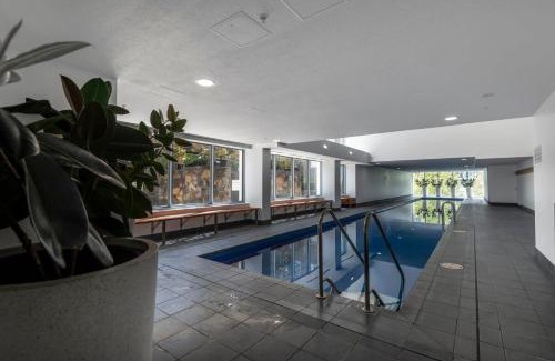 City West Apartment | Stylish Canberra Stay -Sauna ,Pool ,Gym,Balcony