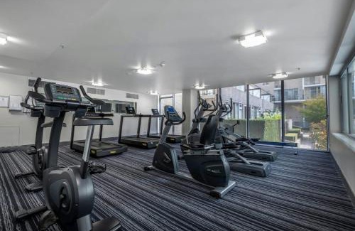 City West Apartment | Stylish Canberra Stay -Sauna ,Pool ,Gym,Balcony
