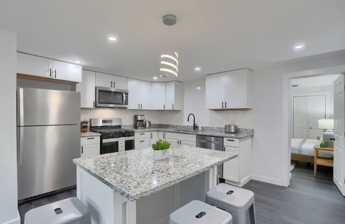 East Allegheny House | Stylish & Central 3BD Home Pittsburgh/North Side