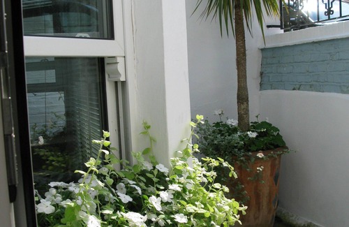 Hammersmith Broadway Apartment | Stylish Central London - Super Studio for Couple - Compact Complete Connected