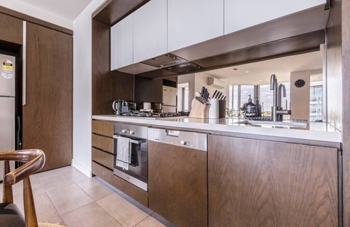 Abbotsford Apartment | Stylish, central serenity