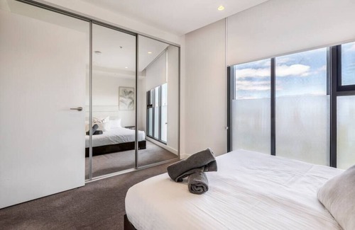 Abbotsford Apartment | Stylish, central serenity