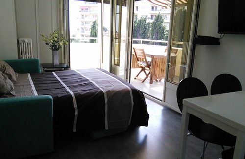 Cimiez Apartment | Stylish, central, top floor flat, wide terrace, calm, town & sea view